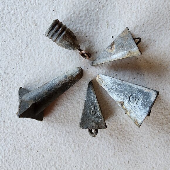 Lot of 5 Vintage Lead Fishing Sinkers – Pyramid & Bell Weights - Picture 1 of 1